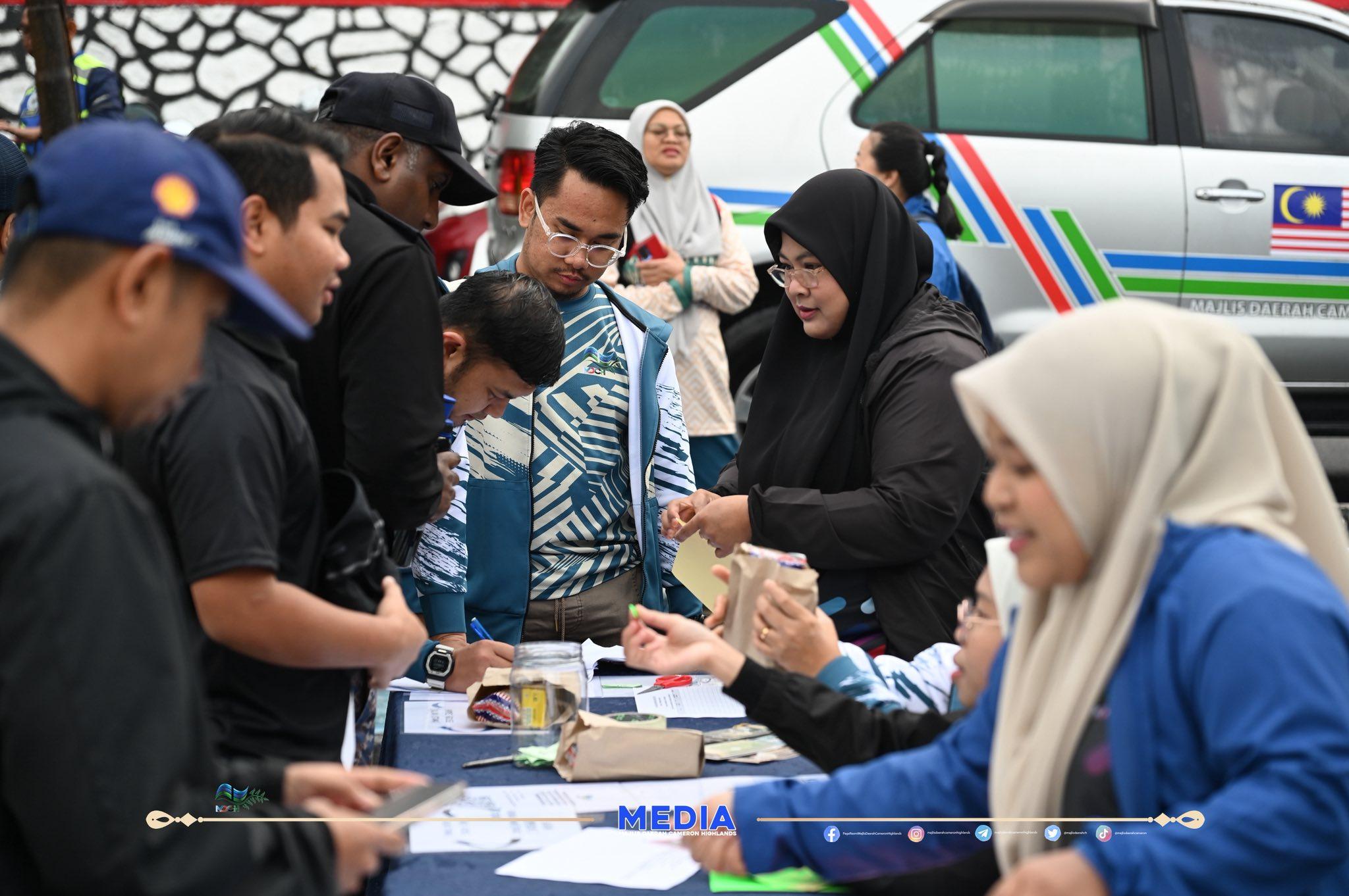 HARI CUCI